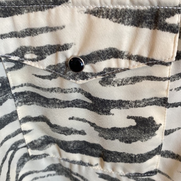 NWT zebra print button down top - Picture 3 of 5